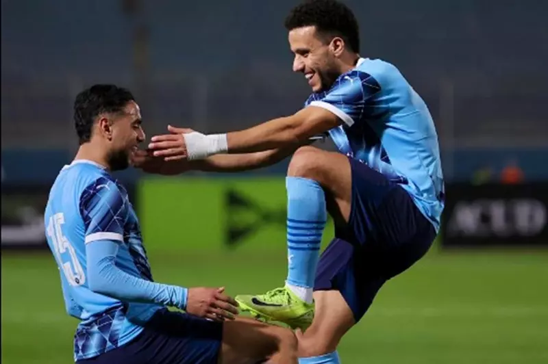 احتفال مصطفى فتحي مع الشيبي